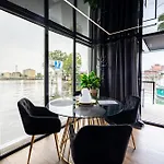 アパート Energyapart Aqua Na Wodzie Houseboat シュチェチン