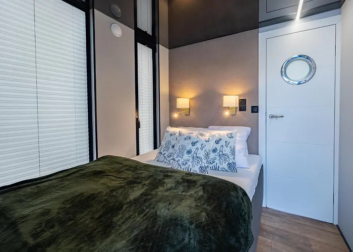 Energyapart Aqua Na Wodzie Houseboat Apartment *